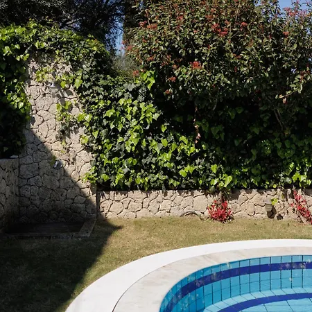 Vila Nisos Emerald *