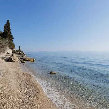 Vila Nisos Emerald *