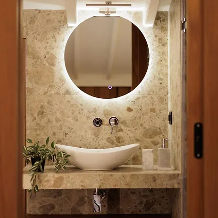 Vila Nisos Emerald