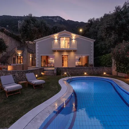 Vila Nisos Emerald *