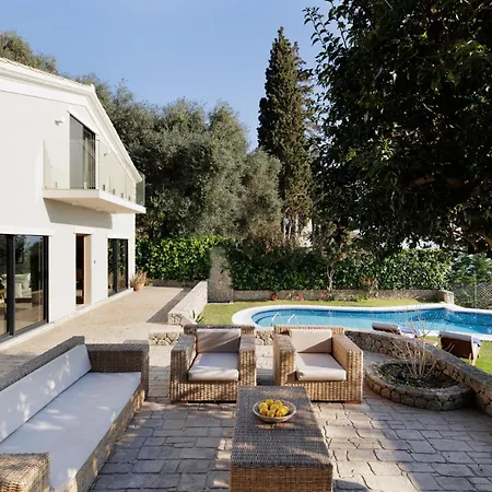 Vila Nisos Emerald